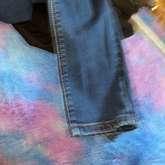 Ripped - Picture 3 of 5